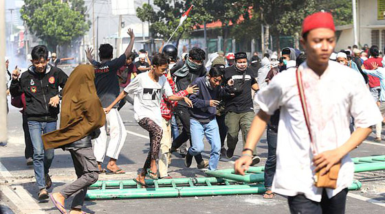 قتلى وجرحى بعد إعلان نتائج الانتخابات الرئاسية في جاكرتا الإندونيسية صورة رقم 16