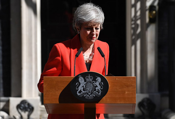 رئيسة وزراء بريطانيا تيريزا ماي تعلن استقالتها وتبكي خلال إعلانها الخبر! صورة رقم 1