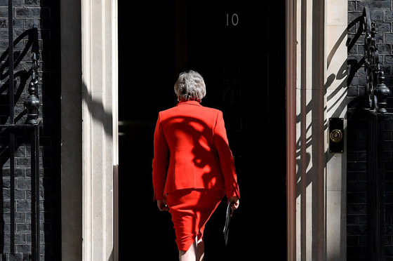 رئيسة وزراء بريطانيا تيريزا ماي تعلن استقالتها وتبكي خلال إعلانها الخبر! صورة رقم 3
