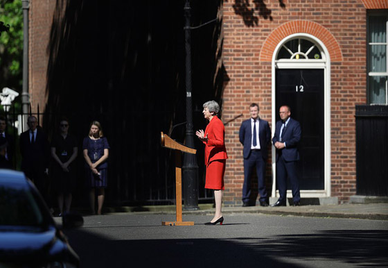 رئيسة وزراء بريطانيا تيريزا ماي تعلن استقالتها وتبكي خلال إعلانها الخبر! صورة رقم 8