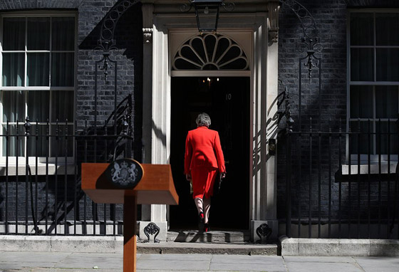رئيسة وزراء بريطانيا تيريزا ماي تعلن استقالتها وتبكي خلال إعلانها الخبر! صورة رقم 11