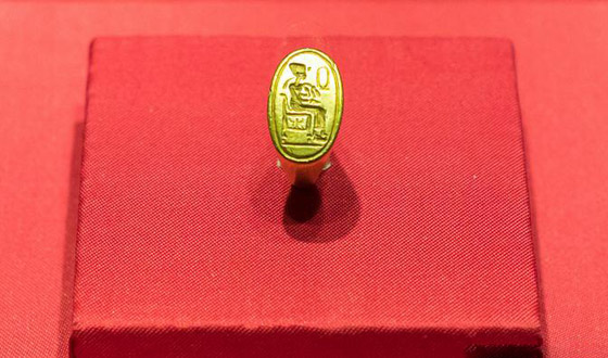 170 قطعة من ذهب الفراعنة بمصر القديمة في معرض أثري ألماني صورة رقم 2