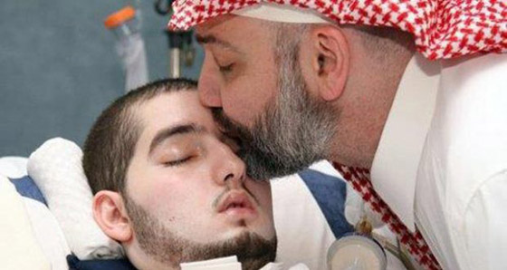 بعد 14 عاما في الغيبوبة: الأمير السعودي الوليد بن خالد بن طلال يحرك رأسه صورة رقم 5