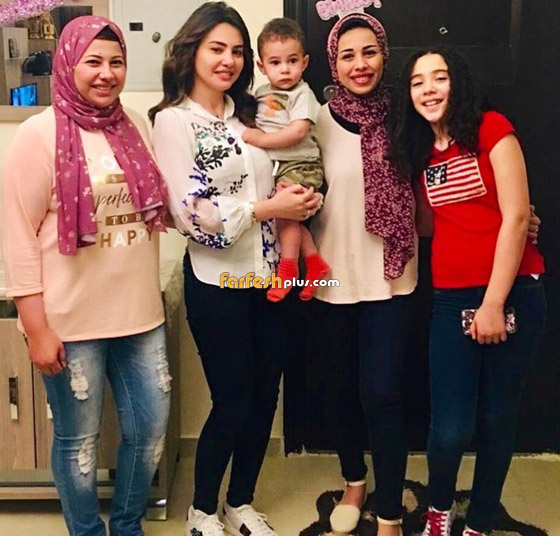 صور الفنانين والمشاهير مع عائلاتهم في رمضان.. صورة رقم 16 صور الفنانين والمشاهير مع عائلاتهم في رمضان.. صورة رقم 16