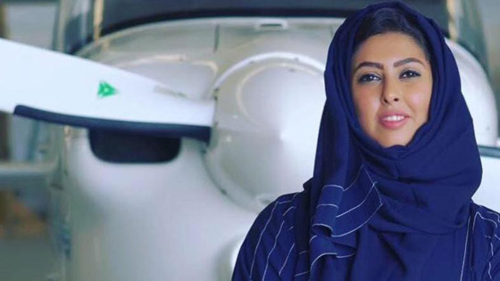 فيديو وصور أول امرأة سعودية تقود رحلة جوية رسمية بالمملكة صورة رقم 6