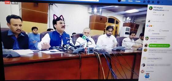وزير باكستاني يظهر في فلتر القطة في بث مباشر لمؤتمر صحافي صورة رقم 7