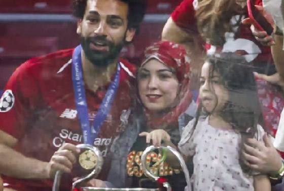 أسرار جديدة يكشفها فيديو جديد عن زوجة محمد صلاح.. تعرف إليها صورة رقم 17 أسرار جديدة يكشفها فيديو جديد عن زوجة محمد صلاح.. تعرف إليها صورة رقم 17