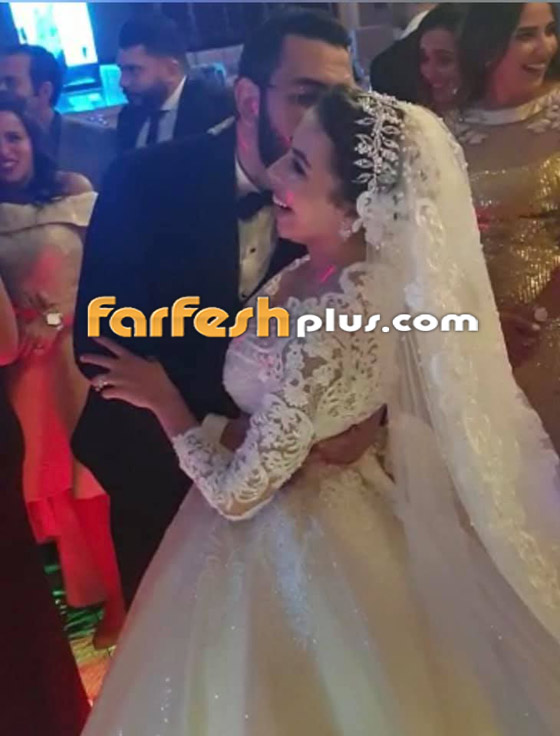 مفاجأة العمر لعروس مصرية: باسل خياط يفاجئ احدى معجباته في حفل زفافها.. بالفيديو صورة رقم 5 مفاجأة العمر لعروس مصرية: باسل خياط يفاجئ احدى معجباته في حفل زفافها.. بالفيديو صورة رقم 5