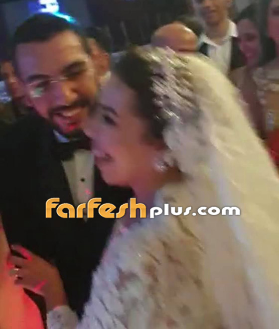 مفاجأة العمر لعروس مصرية: باسل خياط يفاجئ احدى معجباته في حفل زفافها.. بالفيديو صورة رقم 6 مفاجأة العمر لعروس مصرية: باسل خياط يفاجئ احدى معجباته في حفل زفافها.. بالفيديو صورة رقم 6