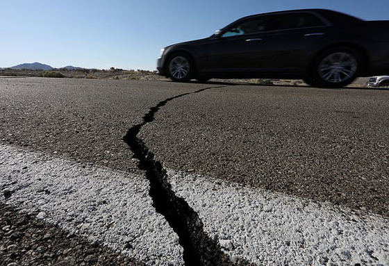 بالفيديو والصور: زلزال بقوة 7.1 يضرب جنوب ولاية كاليفورنيا صورة رقم 13