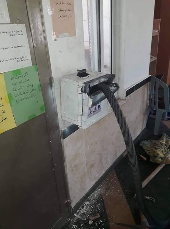 لصّ يسرق تبرعات مسجد في رام الله مستخدمًا مكنسة كهربائية! صورة رقم 3