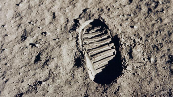 في الذكرى الـ 50.. الخطوات الأولى للإنسان على سطح القمر صورة رقم 1