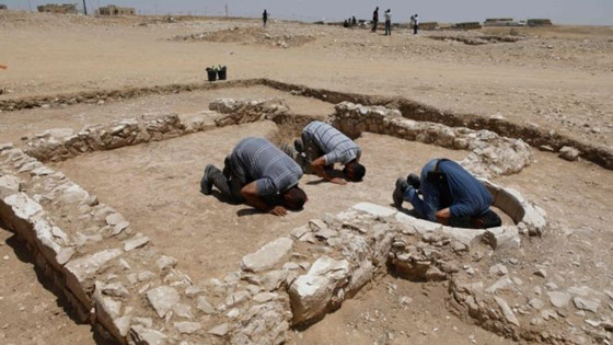 بالصور: خبراء آثار إسرائيليون يكتشفون بقايا مسجد في صحراء النقب صورة رقم 3