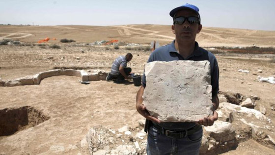 بالصور: خبراء آثار إسرائيليون يكتشفون بقايا مسجد في صحراء النقب صورة رقم 5