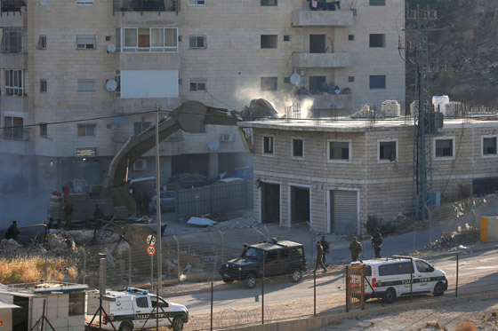بالفيديو والصور: القوات الإسرائيلية تهدم منازل فلسطينية جنوبي القدس صورة رقم 1