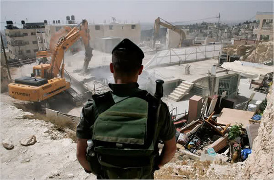 بالفيديو والصور: القوات الإسرائيلية تهدم منازل فلسطينية جنوبي القدس صورة رقم 3