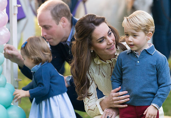 صور كيت ميدلتون تحتفل بميلاد الأمير جورج.. ماذا فعلت الملكة إليزابيث؟ صورة رقم 15