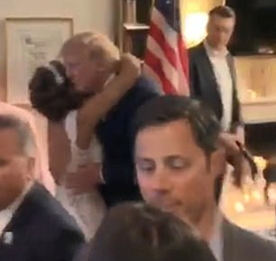 دونالد ترامب يفاجئ عروسين بحضور حفل زفافهما صورة رقم 8