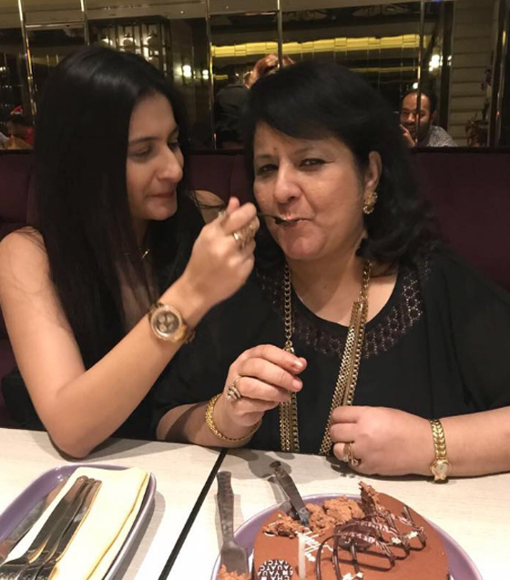 فنانة هندية تلقي بنفسها من شرفة شقتها! صورة رقم 8 فنانة هندية تلقي بنفسها من شرفة شقتها! صورة رقم 8