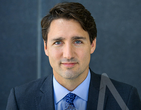 صورة لترودو رئيس وزراء كندا متنكرا بزي عنصري تهزه وتهدد منصبه! صورة رقم 16