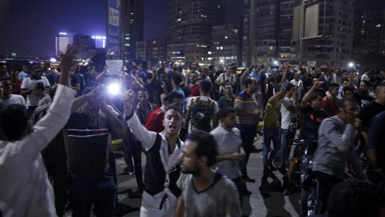  مظاهرات قرب ميدان التحرير ضد رئيس مصر عبدالفتاح السيسي صورة رقم 4