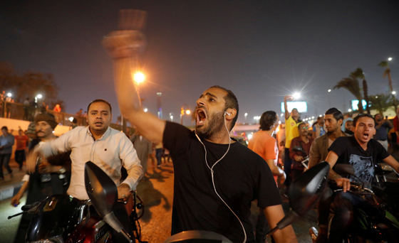  مظاهرات قرب ميدان التحرير ضد رئيس مصر عبدالفتاح السيسي صورة رقم 9