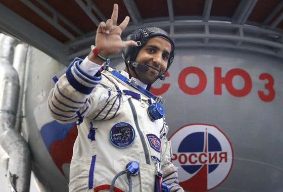 اللحظات الأولى لوصول رائد الفضاء الإماراتي هزاع المنصوري إلى الأرض صورة رقم 22