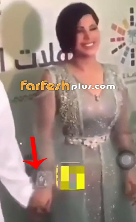 فيديو: رجل يمسك بيد شمس الكويتية ويُربكها.. إليكم ما حدث..! صورة رقم 3 فيديو: رجل يمسك بيد شمس الكويتية ويُربكها.. إليكم ما حدث..! صورة رقم 3