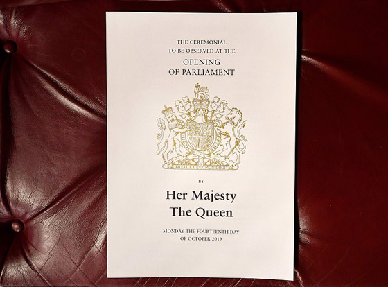 الملكة إليزابيث تخرق العادات الملكية.. تخلّت عن التاج الملكي! لماذا؟ صورة رقم 22