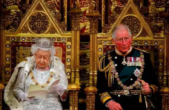 الملكة إليزابيث تخرق العادات الملكية.. تخلّت عن التاج الملكي! لماذا؟ صورة رقم 27