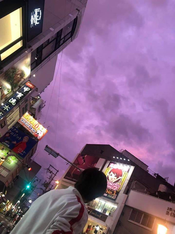 الهدوء قبل العاصفة.. سماء بنفسجية تُخيف اليابانيين فما القصة؟! صور صورة رقم 13