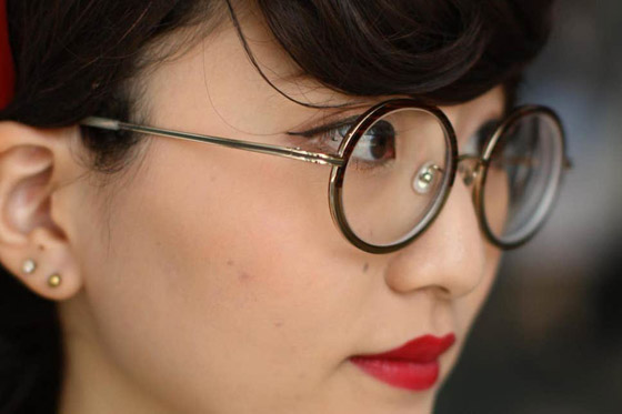 لماذا تحظر شركات يابانية على العاملات بها ارتداء النظارات الطبية؟ صورة رقم 7