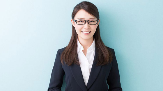 لماذا تحظر شركات يابانية على العاملات بها ارتداء النظارات الطبية؟ صورة رقم 1