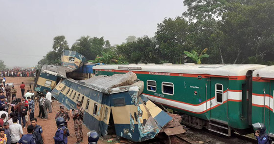مأساة بنغلادش.. مقتل وإصابة العشرات في تصادم قطارين! فيديو صورة رقم 8