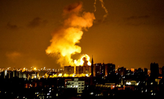 فيديو للحظة الدمار.. صاروخ إسرائيلي يهدم منزلا فلسطينيا صورة رقم 5