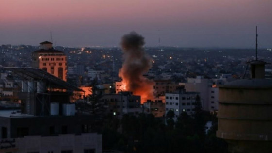 فيديو للحظة الدمار.. صاروخ إسرائيلي يهدم منزلا فلسطينيا صورة رقم 6