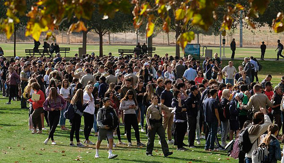 مقتل وإصابة طلاب في حادث إطلاق نار بمدرسة ثانوية في كاليفورنيا! صورة رقم 21