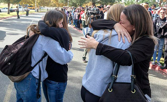 مقتل وإصابة طلاب في حادث إطلاق نار بمدرسة ثانوية في كاليفورنيا! صورة رقم 32