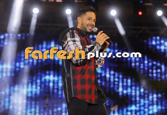 فيديو: بكاء محمد حماقي على المسرح بسبب صورة والده الراحل! صورة رقم 11 فيديو: بكاء محمد حماقي على المسرح بسبب صورة والده الراحل! صورة رقم 11