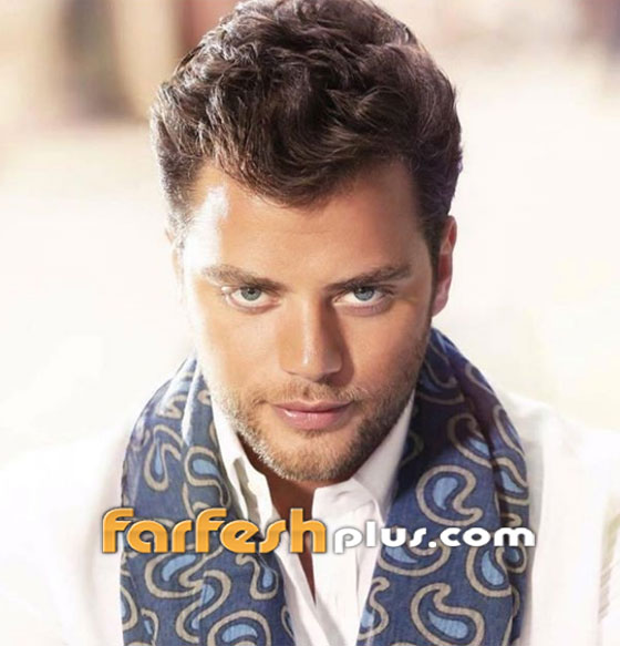 شاهدوا.. عامر زيان يحيي حفل رأس السنة وحبيب معجبة يشدها ويرميها أرضاً بسبب غيرته صورة رقم 9 شاهدوا.. عامر زيان يحيي حفل رأس السنة وحبيب معجبة يشدها ويرميها أرضاً بسبب غيرته صورة رقم 9