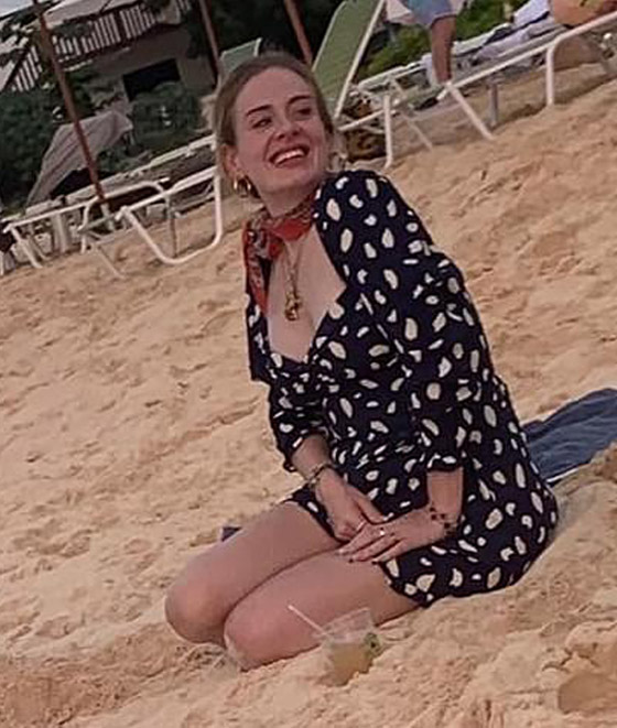 أديل تصدم الجمهور بجسمها بعد خسارة وزن كبيرة.. لن تصدق شكلها! صورة رقم 2