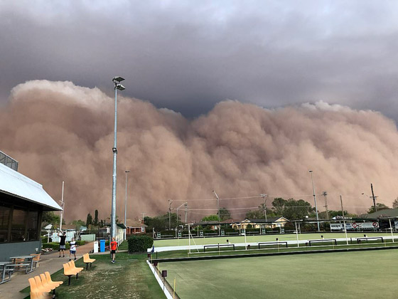 بعد الحرائق والأمطار.. عاصفة ترابية عملاقة تضرب أستراليا! صورة رقم 1