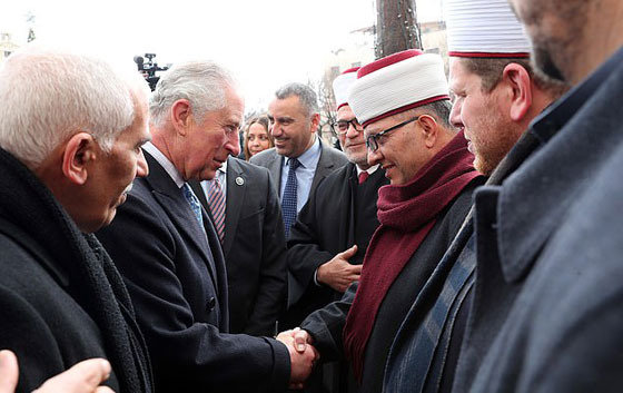 فيديو وصور: الأمير تشارلز يزور مسجد عمر وكنيسة المهد في فلسطين صورة رقم 12