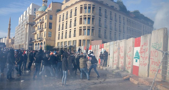 لبنان.. إصابة عشرات المحتجين في 