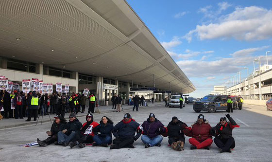 الشرطة تحتجز البرلمانية من أصل فلسطيني رشيدة طليب بمطار ديترويت صورة رقم 4