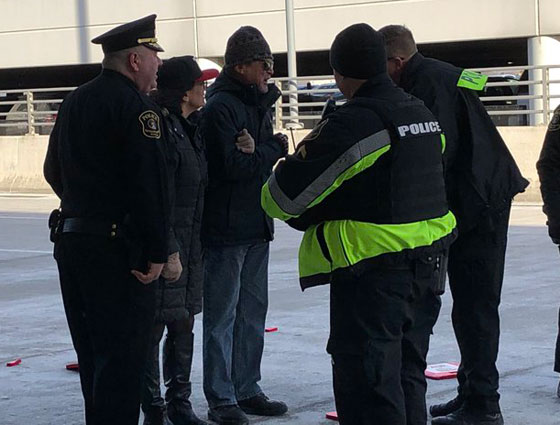 الشرطة تحتجز البرلمانية من أصل فلسطيني رشيدة طليب بمطار ديترويت صورة رقم 2