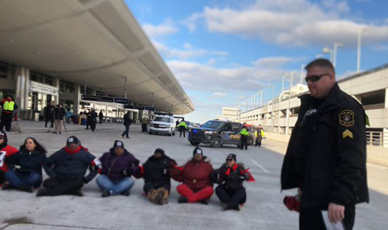 الشرطة تحتجز البرلمانية من أصل فلسطيني رشيدة طليب بمطار ديترويت صورة رقم 7