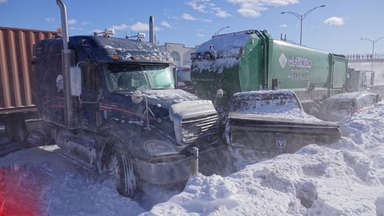 بالفيديو والصور: 200 مركبة في تصادم مروع في كندا والضحايا بالعشرات صورة رقم 16