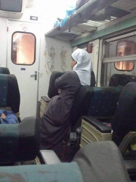 راهبة مصرية تخطف القلوب بموقف إنساني مؤثر مع طفلة يتيمة وتذهل الجميع! صورة رقم 1