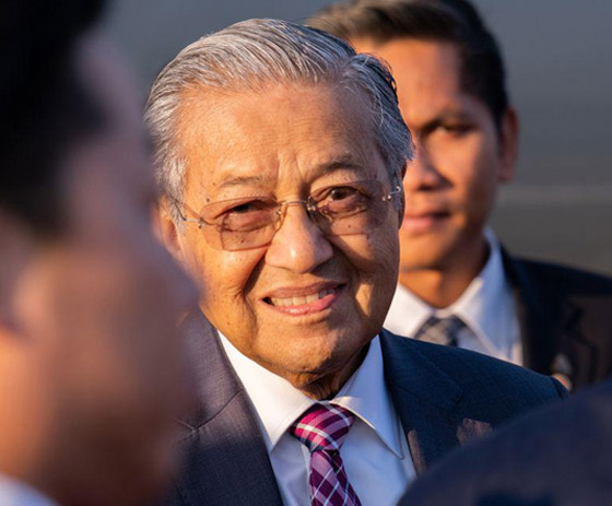 استقالة رئيس وزراء ماليزيا مهاتير محمد بعد محاولة شركائه إسقاط الحكومة صورة رقم 8